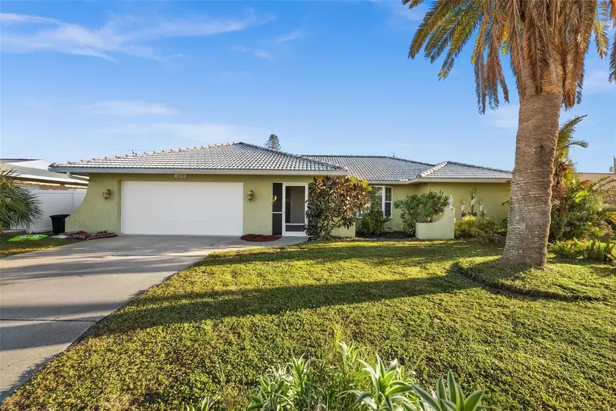 2209 BLACKWOOD DR, Venice, FL 34293