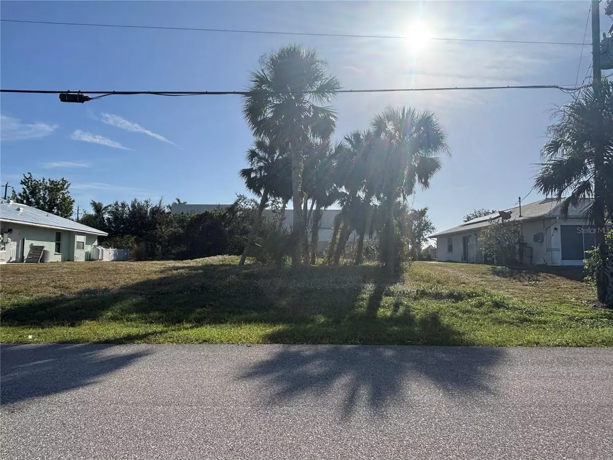 Rotonda West, FL 33947,145 MARK TWAIN LN