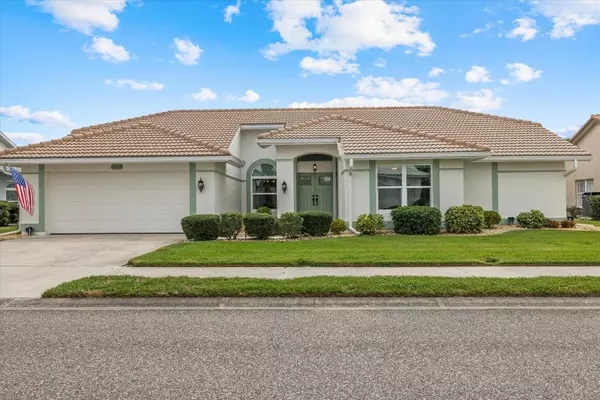 5053 SOUTHERN PINE CIR, Venice, FL 34293