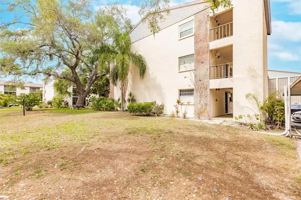 2280 STICKNEY POINT RD #437, Sarasota, FL 34231