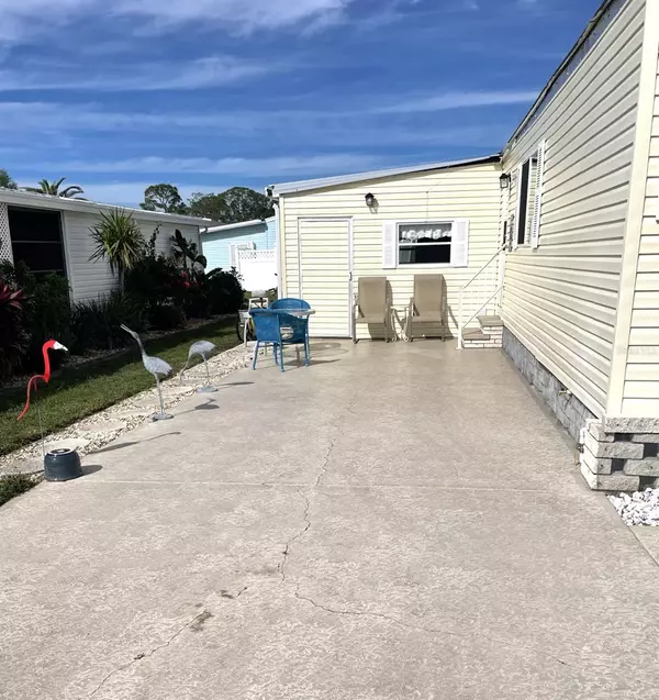 North Port, FL 34287,537 AMBERJACK DR