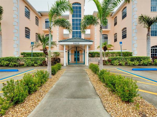 1602 GONDOLA PARK DR #1602, Venice, FL 34292