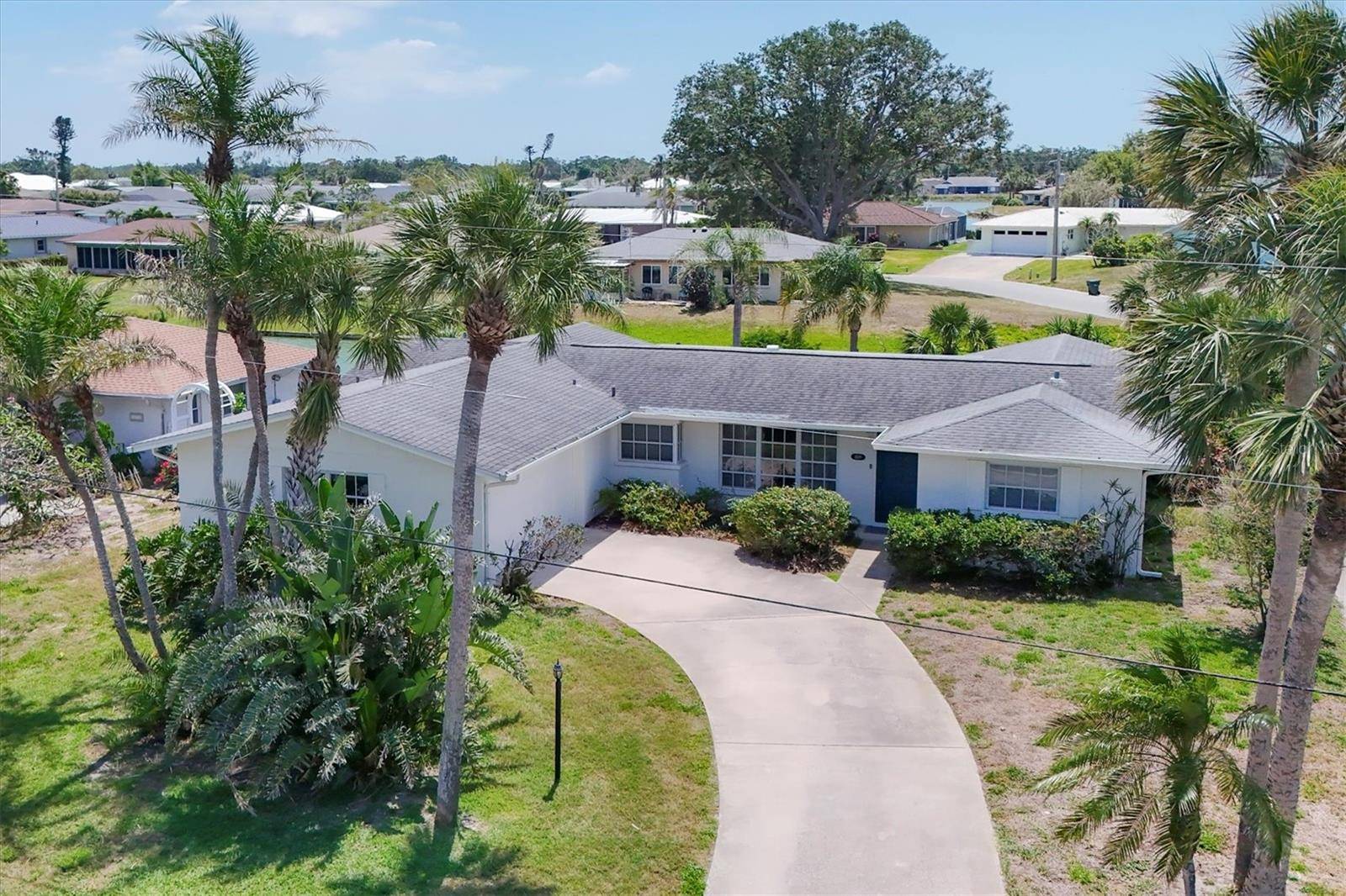 Venice, FL 34293,1220 LAKESIDE DR