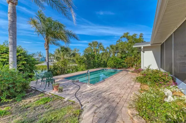 Venice, FL 34293,1220 LAKESIDE DR