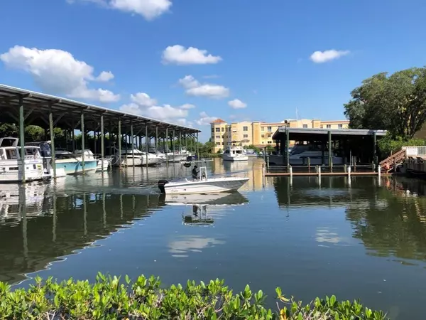 Osprey, FL 34229,570 BLACKBURN POINT RD #17