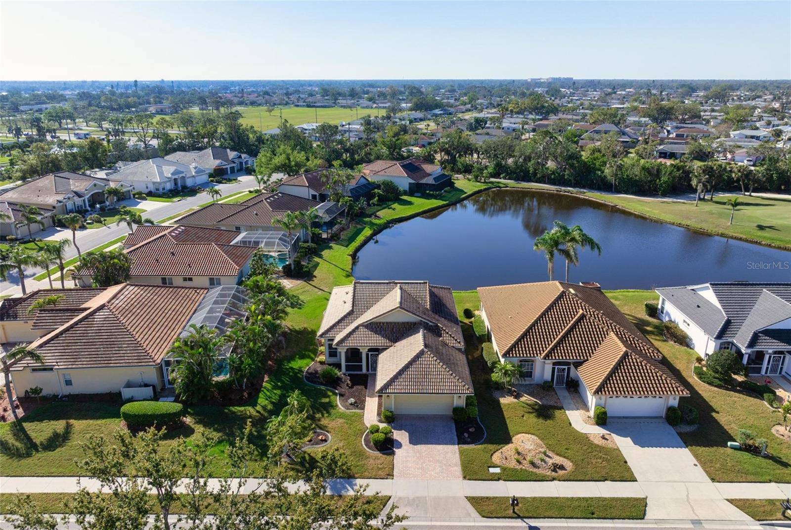 456 PINEWOOD LAKE DR, Venice, FL 34285