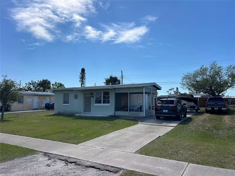 8629 AERO AVE, North Port, FL 34287