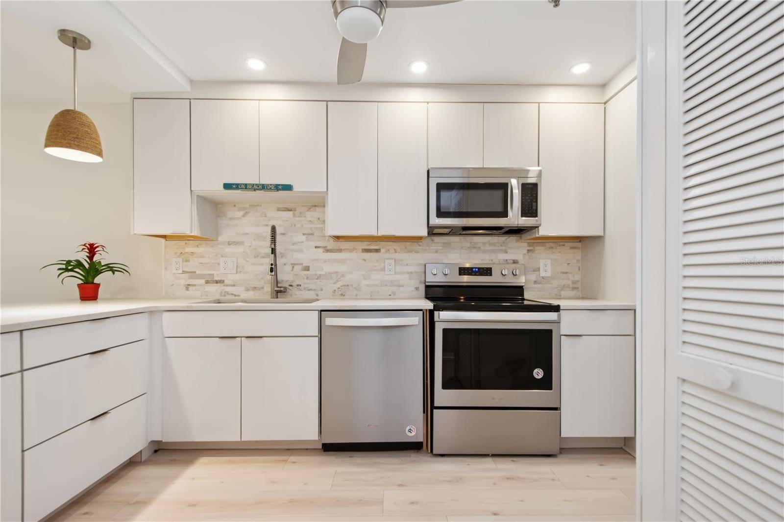 Venice, FL 34292,930 CAPRI ISLES BLVD #120