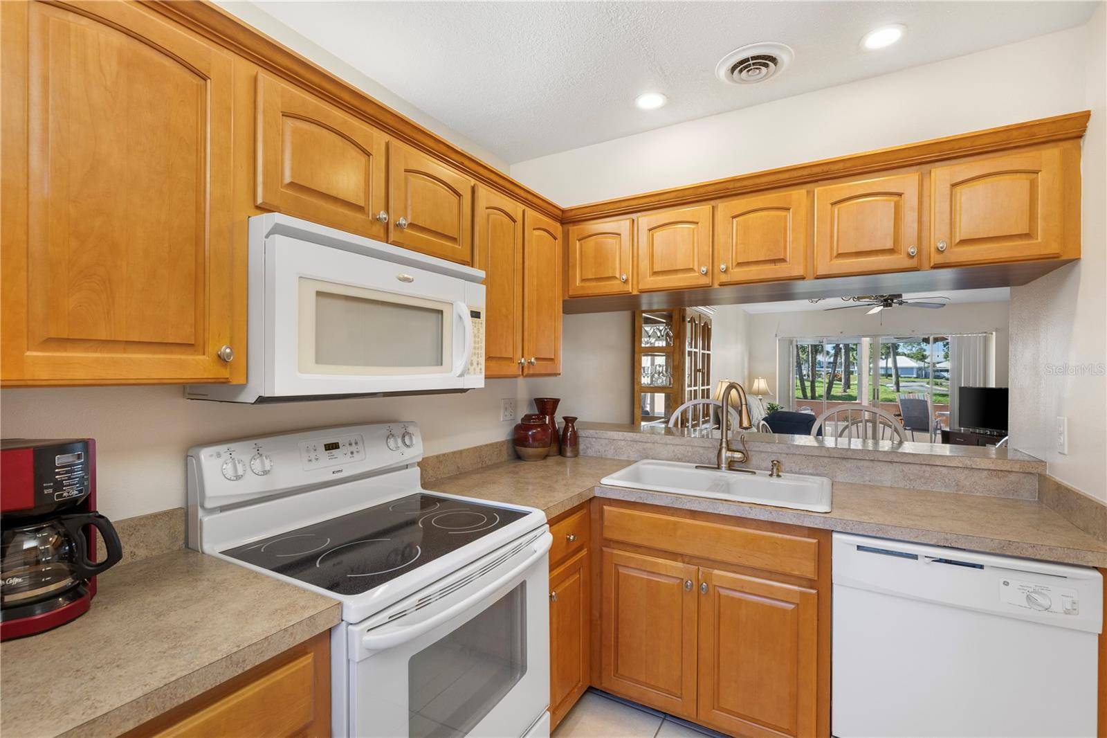 Venice, FL 34293,458 CERROMAR RD #382