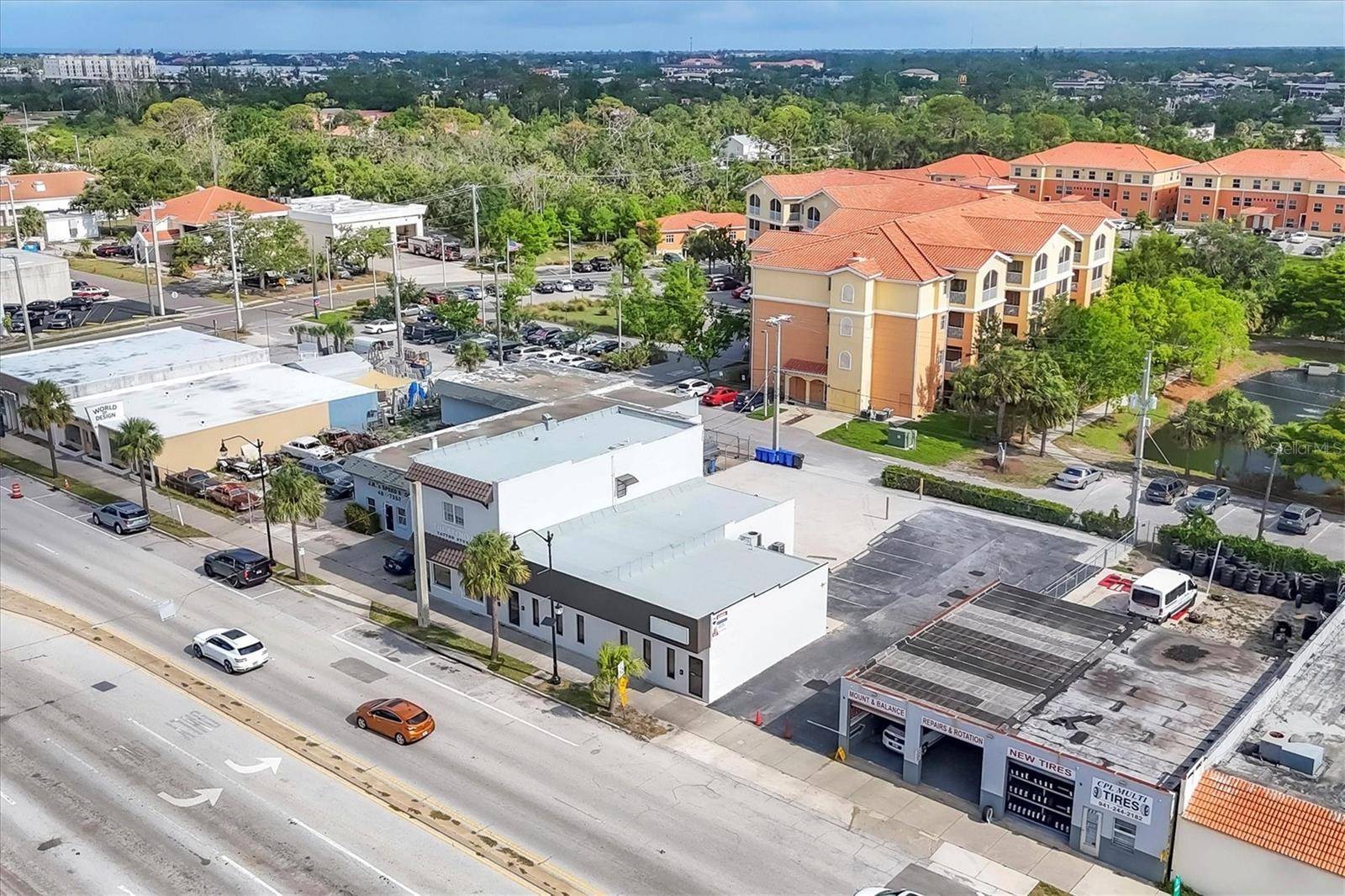 Venice, FL 34285,641 E VENICE AVE