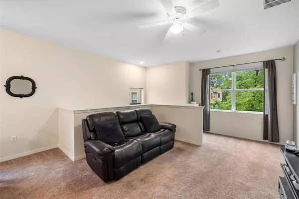 Sarasota, FL 34243,3613 PARKRIDGE CIR #11-201
