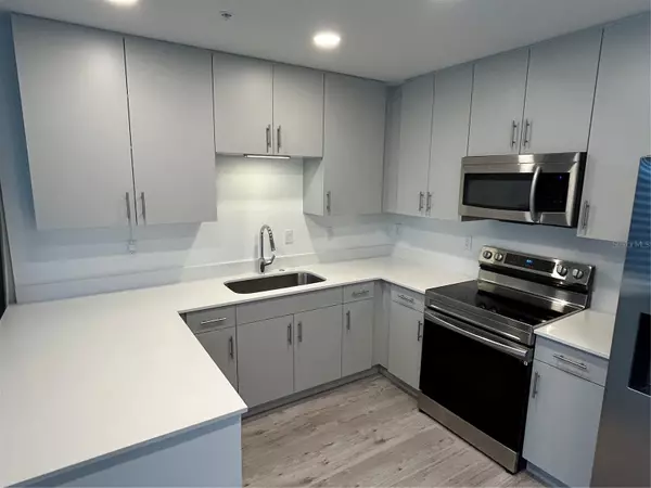 Sarasota, FL 34234,1703 N TAMIAMI TRL #303