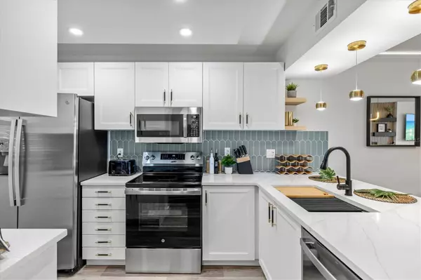 Venice, FL 34293,437 CERROMAR LN #424