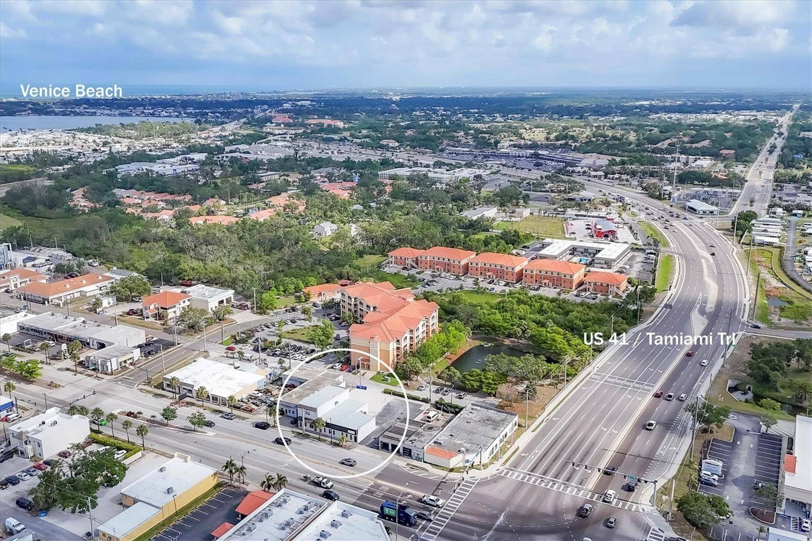 Venice, FL 34285,641 E VENICE AVE