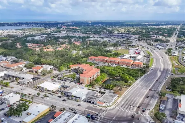Venice, FL 34285,641 E VENICE AVE