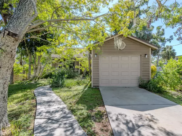 8711 VAMO RD, Sarasota, FL 34231