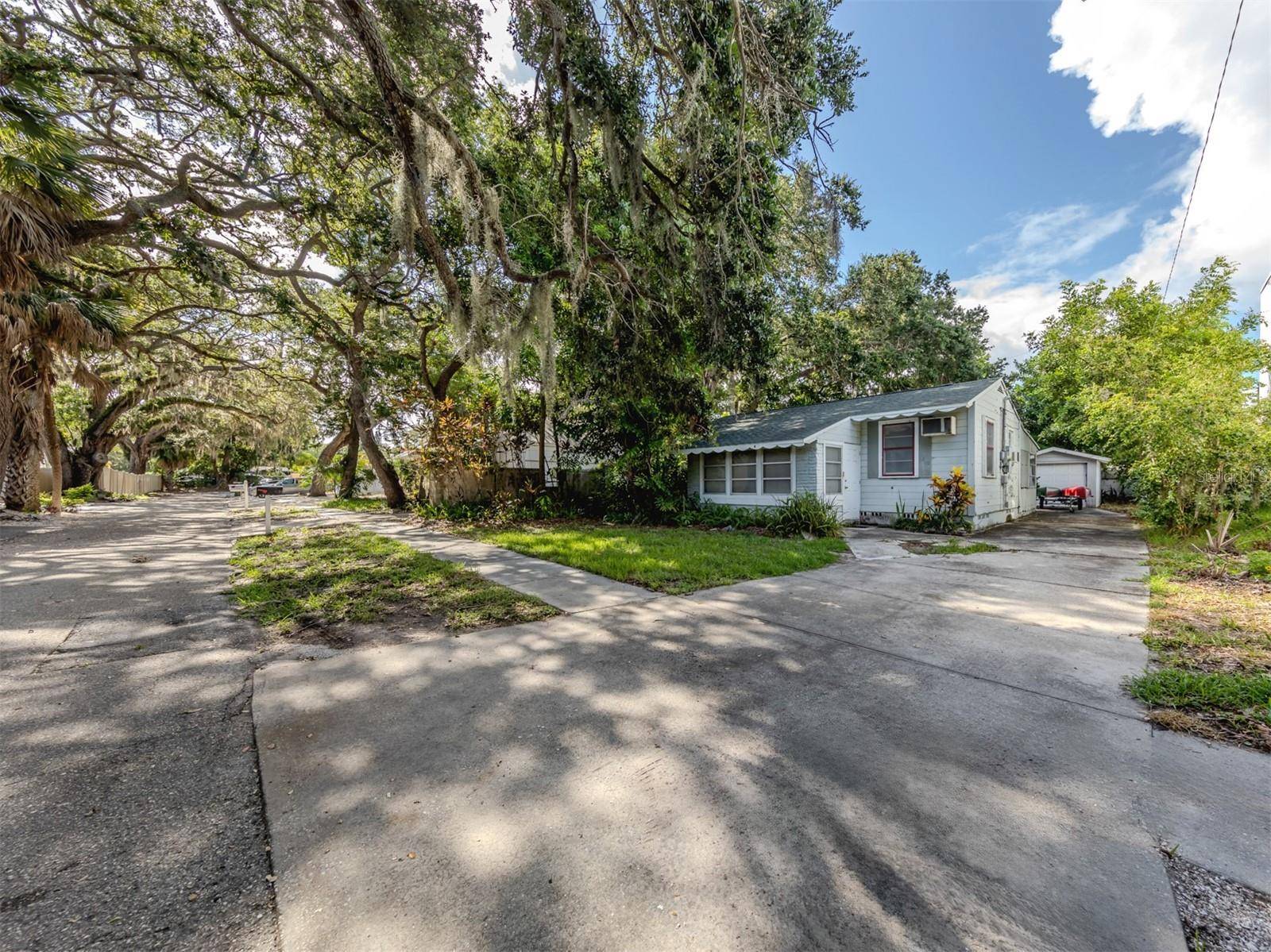 1740 WISCONSIN LN, Sarasota, FL 34239