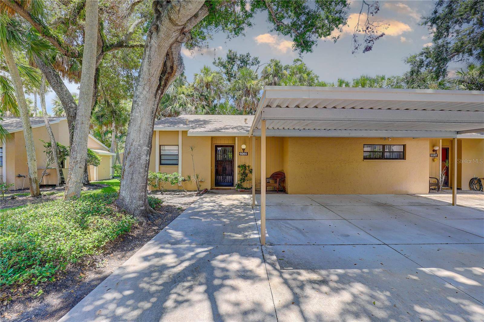 Sarasota, FL 34234,5065 VILLAGE GARDENS DR #8