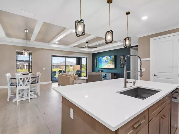 Venice, FL 34293,18857 DAYBREAK DR