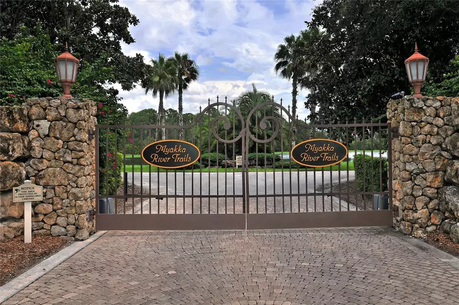 420 N RIVER RD, Venice, FL 34293
