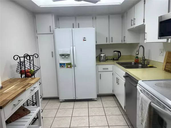 Venice, FL 34285,612 BIRD BAY DR S #211