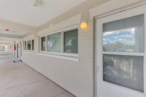 Venice, FL 34285,500 THE ESPLANADE N #308