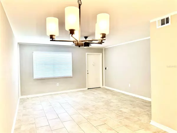 St Petersburg, FL 33714,5945 21ST ST N #5