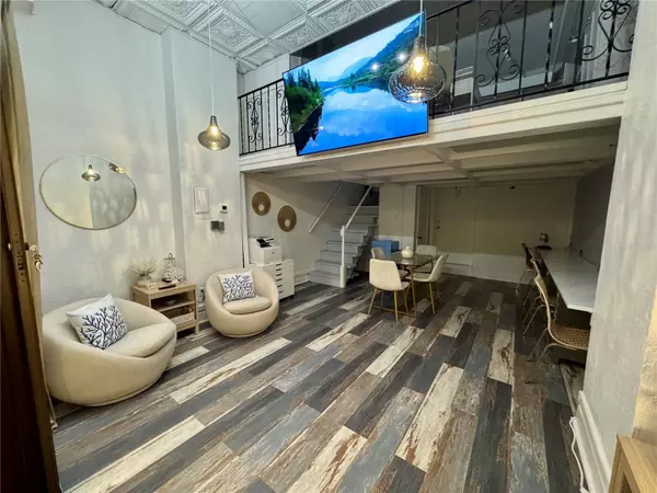 Venice, FL 34285,220 TAMPA AVE W #9A