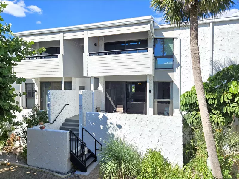 1555 TARPON CENTER DR #107, Venice, FL 34285