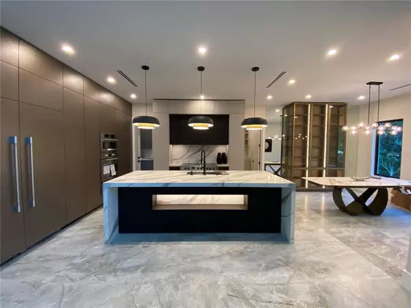 Sarasota, FL 34239,2413 CLEMATIS ST