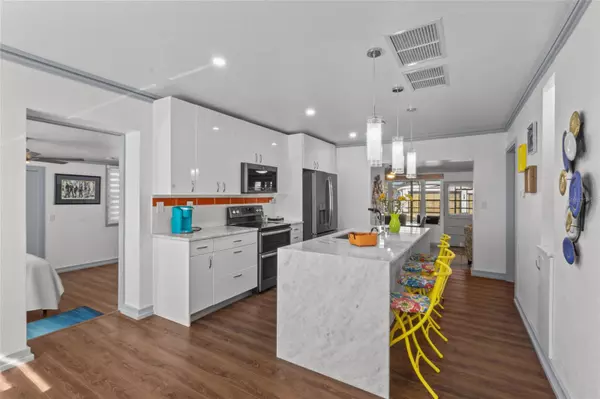 Nokomis, FL 34275,11 1ST ST E