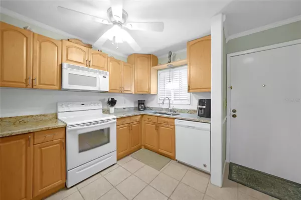 Sarasota, FL 34231,1636 STICKNEY POINT RD #36-201