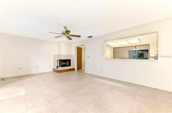 Sarasota, FL 34234,979 SUNRIDGE DR #114