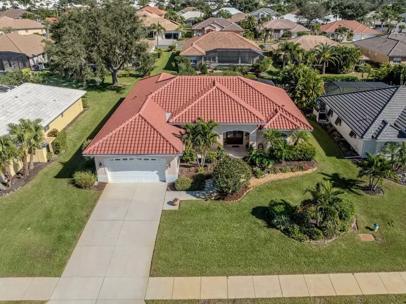 529 LAKE OF THE WOODS DR, Venice, FL 34293