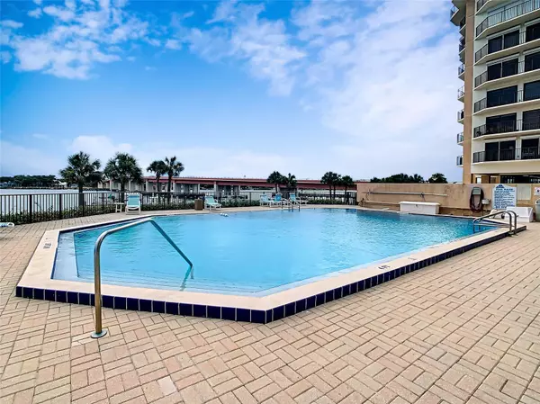 New Smyrna Beach, FL 32169,503 N Causeway #304