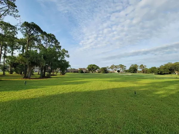 New Smyrna Beach, FL 32168,105 Golf Club DR