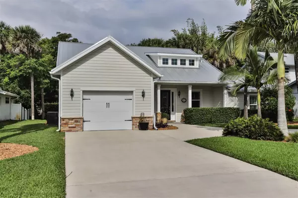 New Smyrna Beach, FL 32169,812 S Cooper ST