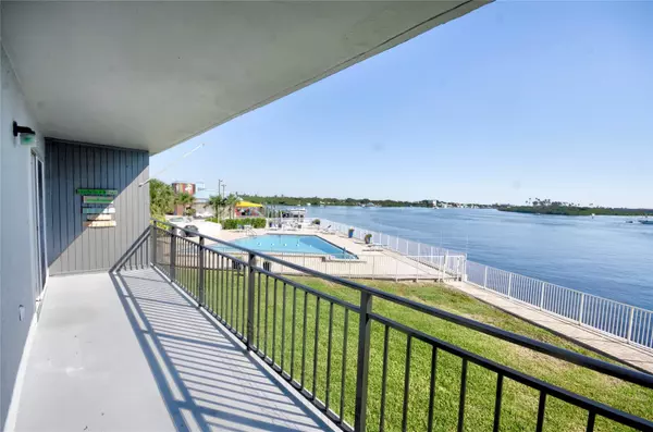 New Smyrna Beach, FL 32168,101 N Riverside DR #204