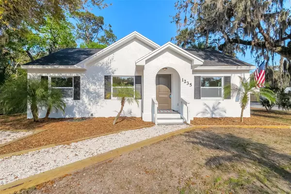 1235 Palmetto ST, New Smyrna Beach, FL 32168