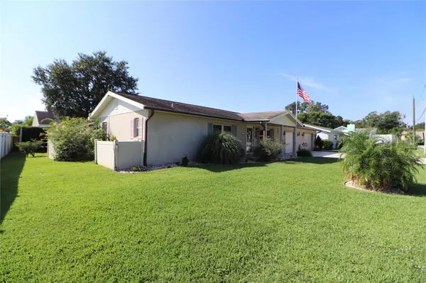 2220 Robin RD, New Smyrna Beach, FL 32168