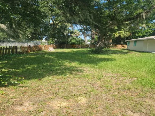 Edgewater, FL 32132,109 Louisa DR