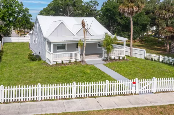 1720 MAGNOLIA ST, New Smyrna Beach, FL 32168