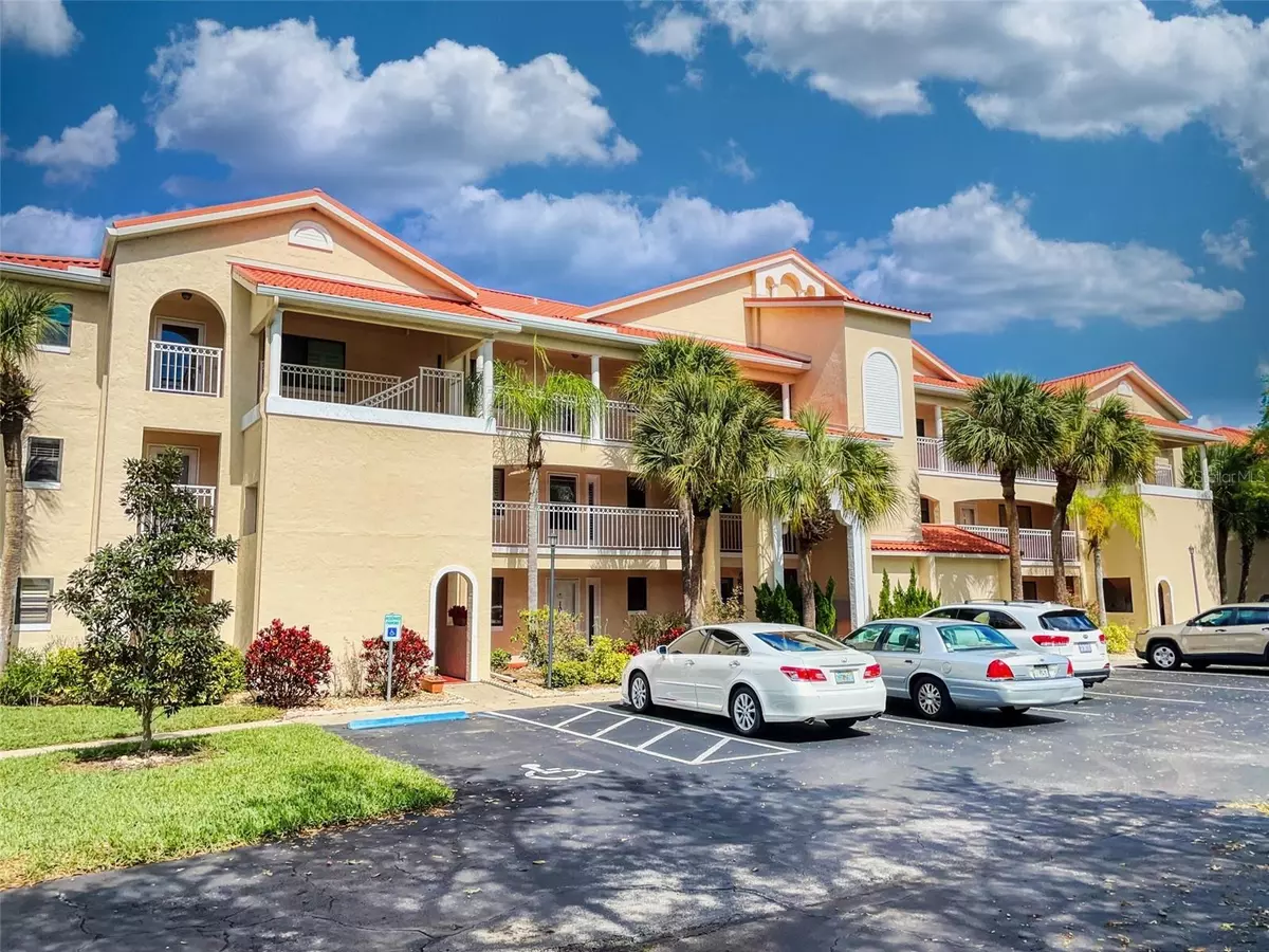 New Smyrna Beach, FL 32169,448 BOUCHELLE DR #305