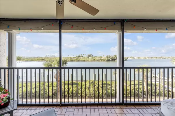 New Smyrna Beach, FL 32169,460 BOUCHELLE DR #304