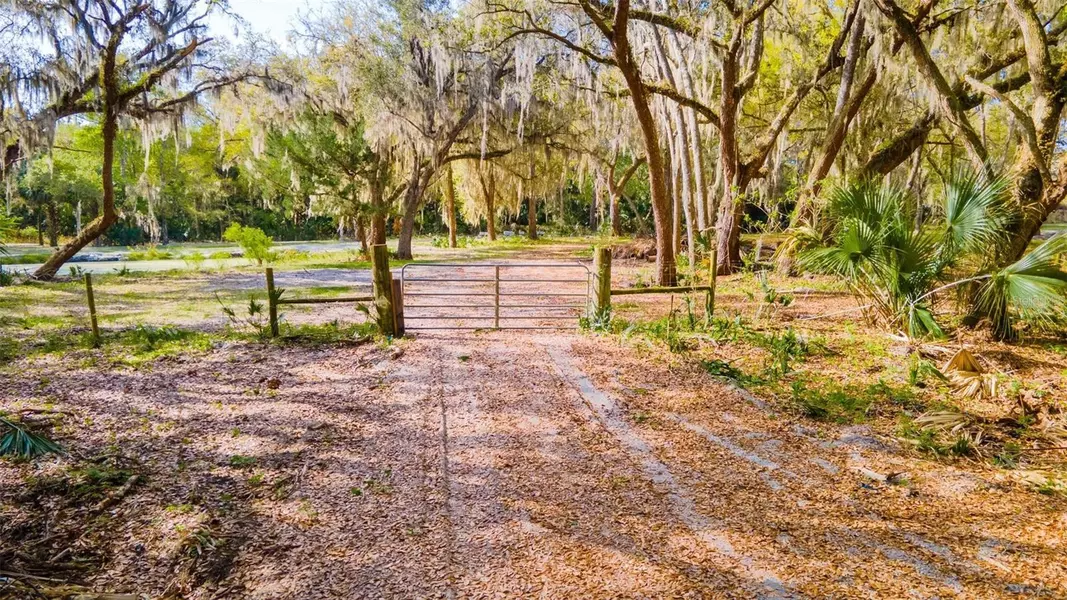 480 CLINTON CEMETERY RD, Edgewater, FL 32141