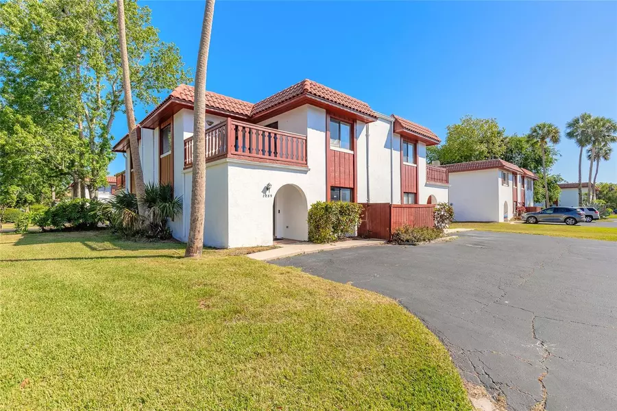 2089 OAK MEADOW CIR, South Daytona, FL 32119