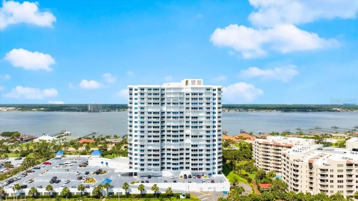 Daytona Beach, FL 32118,2 OCEANS WEST BLVD #702