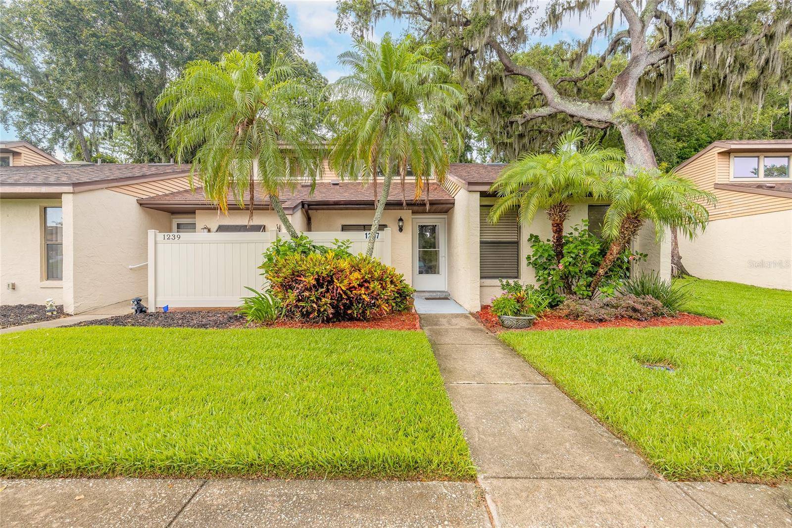 1237 CHARTER OAKS CIR, Daytona Beach, FL 32117
