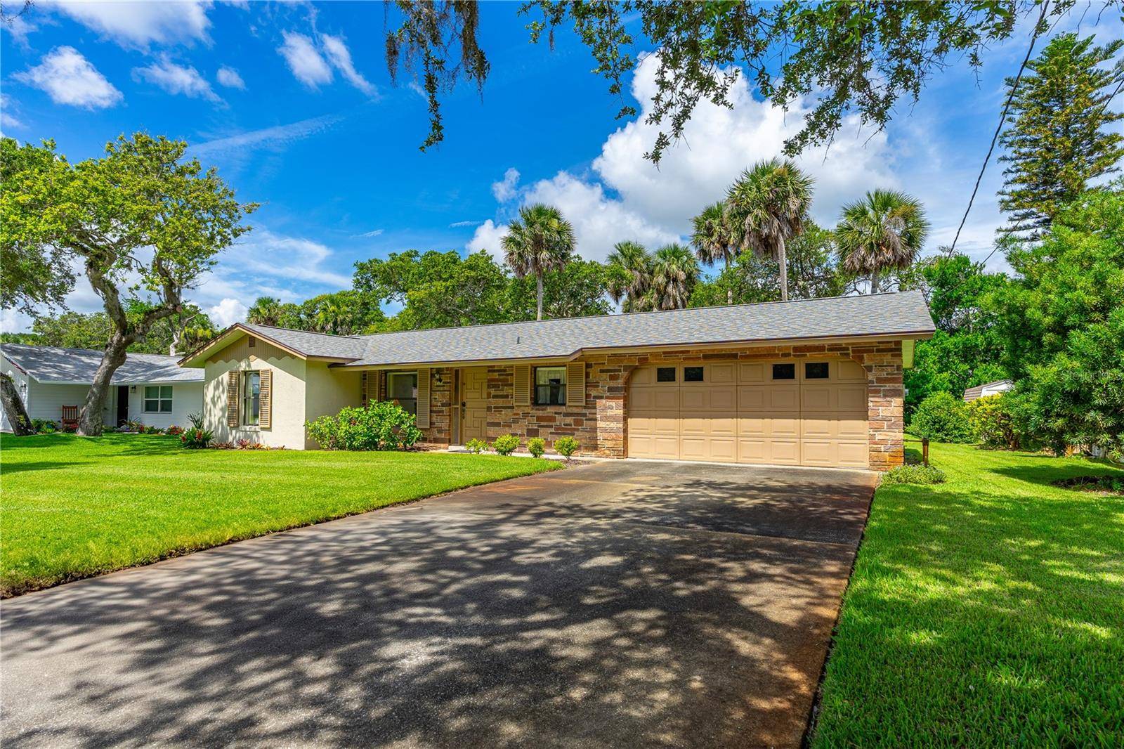 New Smyrna Beach, FL 32169,724 S COOPER ST