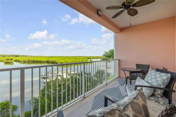 New Smyrna Beach, FL 32169,4 RIVERWALK DR #305